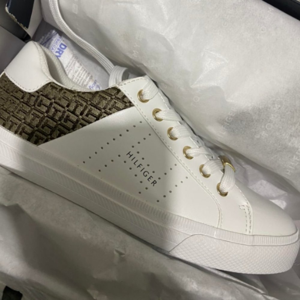 Tommy Hilfiger Women's LORIO Sneakers white and gold sneakers - Picture 4 of 11